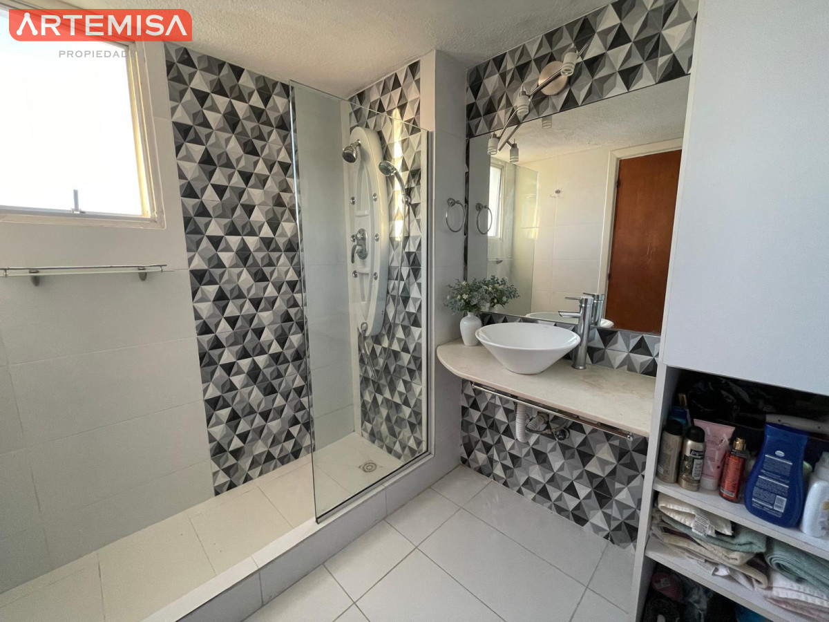 Apartamento ID.670 - Apartamento De 3 Dormitorios En Alquiler Anual
