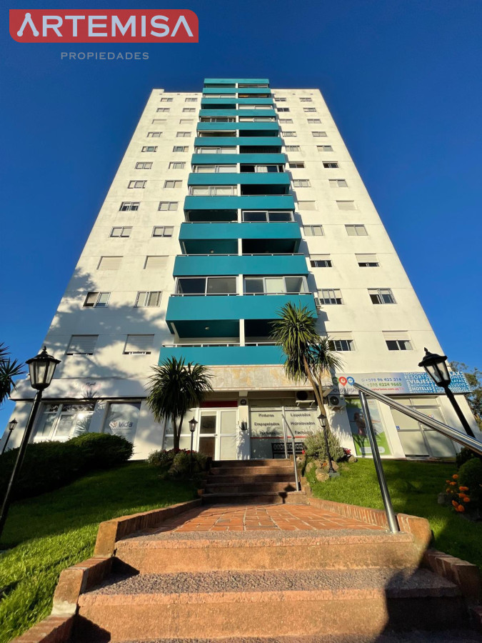Apartamento ID.670 - Apartamento De 3 Dormitorios En Alquiler Anual