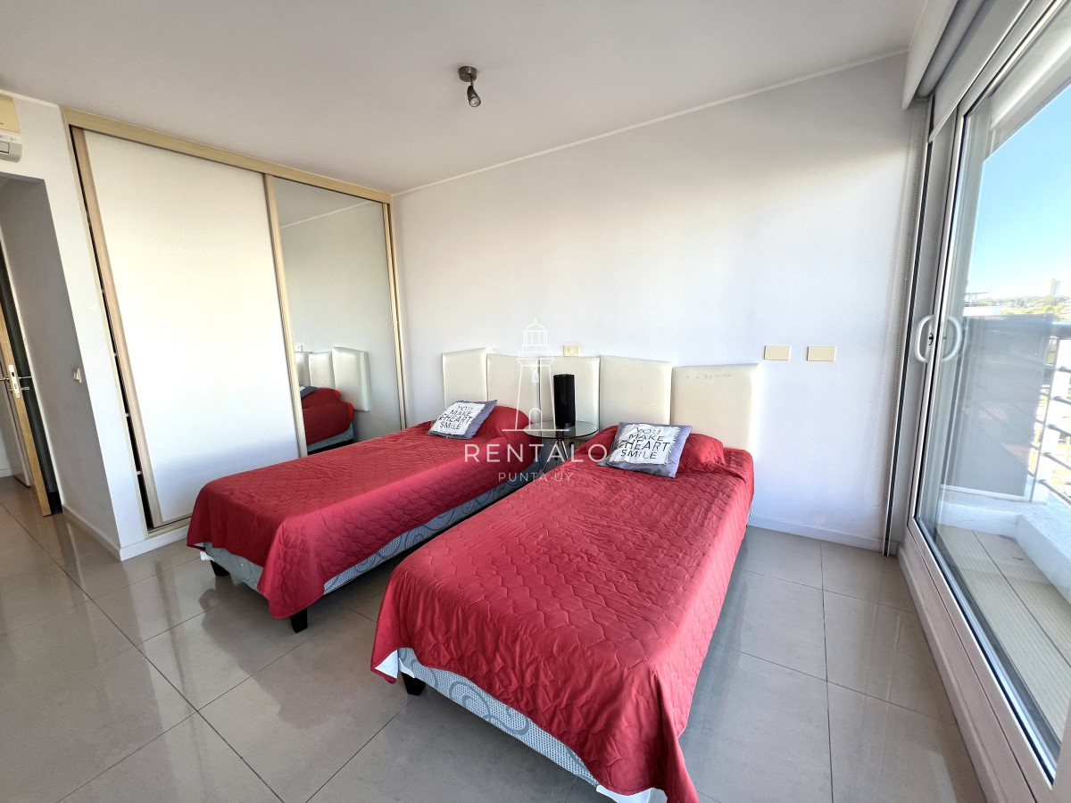 Apartamento ID.1070 - Apartamento en venta y alquiler anual playa Mansa, Punta del Este