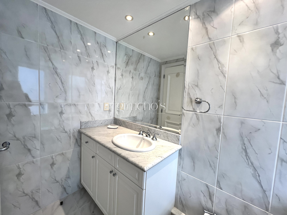 Apartamento ID.351 - Apartamento en Venta primera linea Playa Mansa, Punta del Este