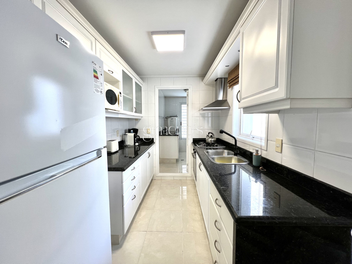 Apartamento ID.351 - Apartamento en Venta primera linea Playa Mansa, Punta del Este