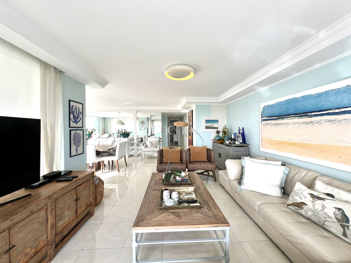 Apartamento ID.351 - Apartamento en Venta primera linea Playa Mansa, Punta del Este