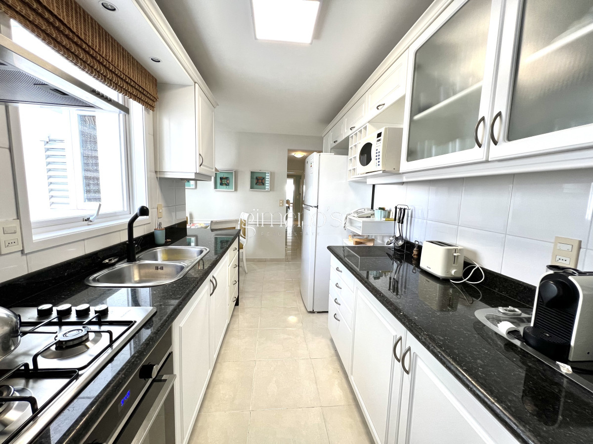 Apartamento ID.351 - Apartamento en Venta primera linea Playa Mansa, Punta del Este