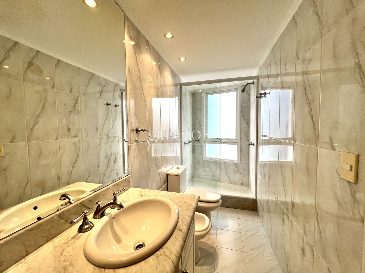 Apartamento ID.351 - Apartamento en Venta primera linea Playa Mansa, Punta del Este