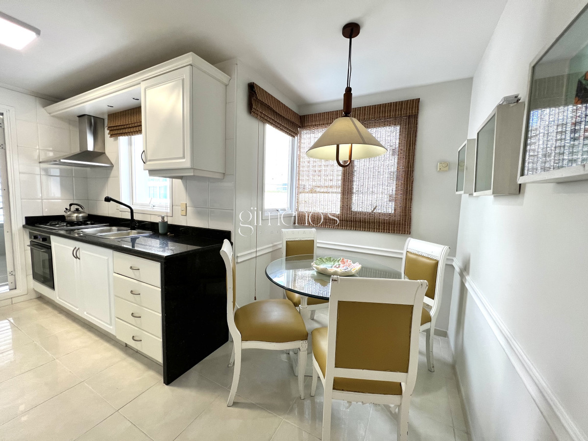 Apartamento ID.351 - Apartamento en Venta primera linea Playa Mansa, Punta del Este