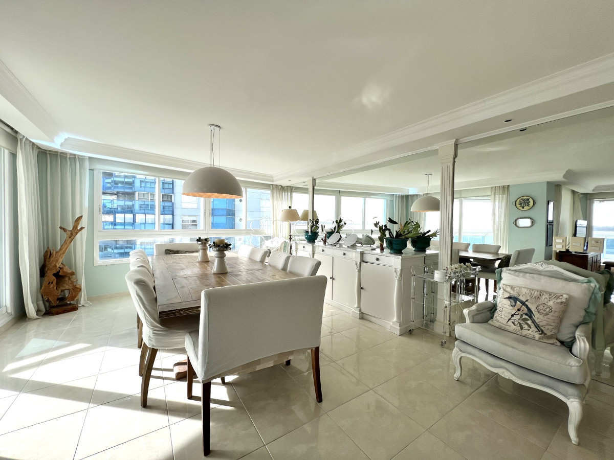 Apartamento ID.351 - Apartamento en Venta primera linea Playa Mansa, Punta del Este