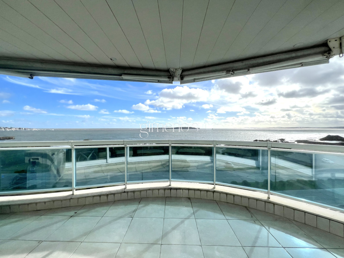 Apartamento ID.351 - Apartamento en Venta primera linea Playa Mansa, Punta del Este