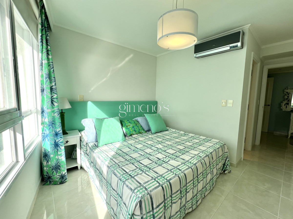 Apartamento ID.351 - Apartamento en Venta primera linea Playa Mansa, Punta del Este