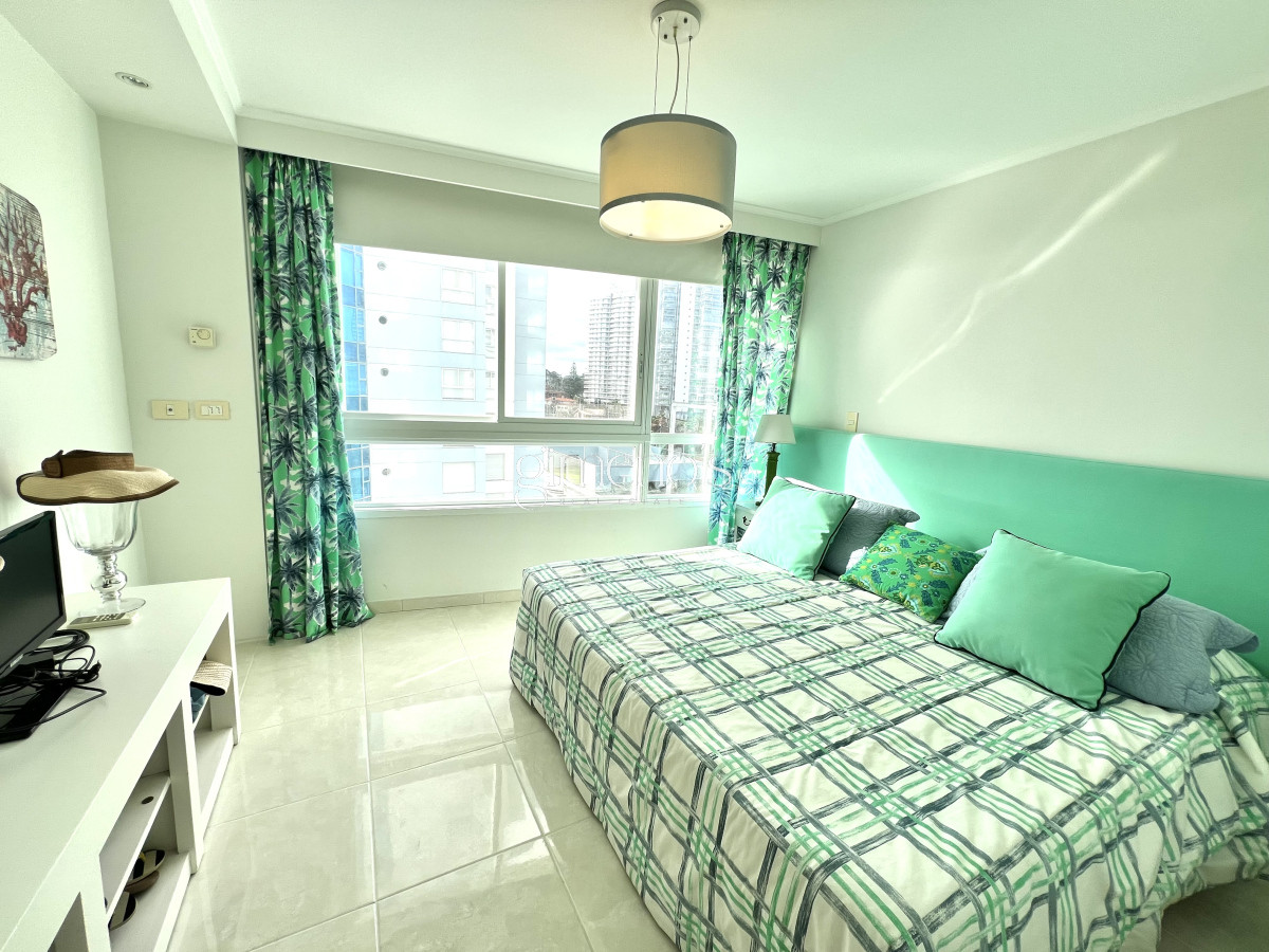 Apartamento ID.351 - Apartamento en Venta primera linea Playa Mansa, Punta del Este