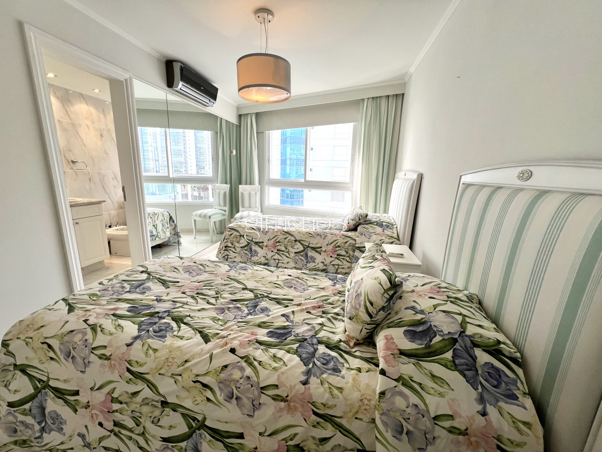 Apartamento ID.351 - Apartamento en Venta primera linea Playa Mansa, Punta del Este