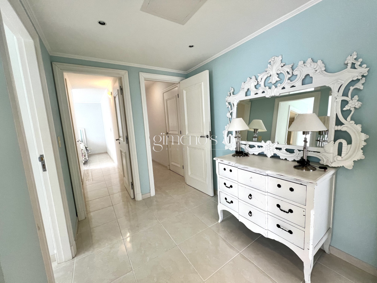 Apartamento ID.351 - Apartamento en Venta primera linea Playa Mansa, Punta del Este