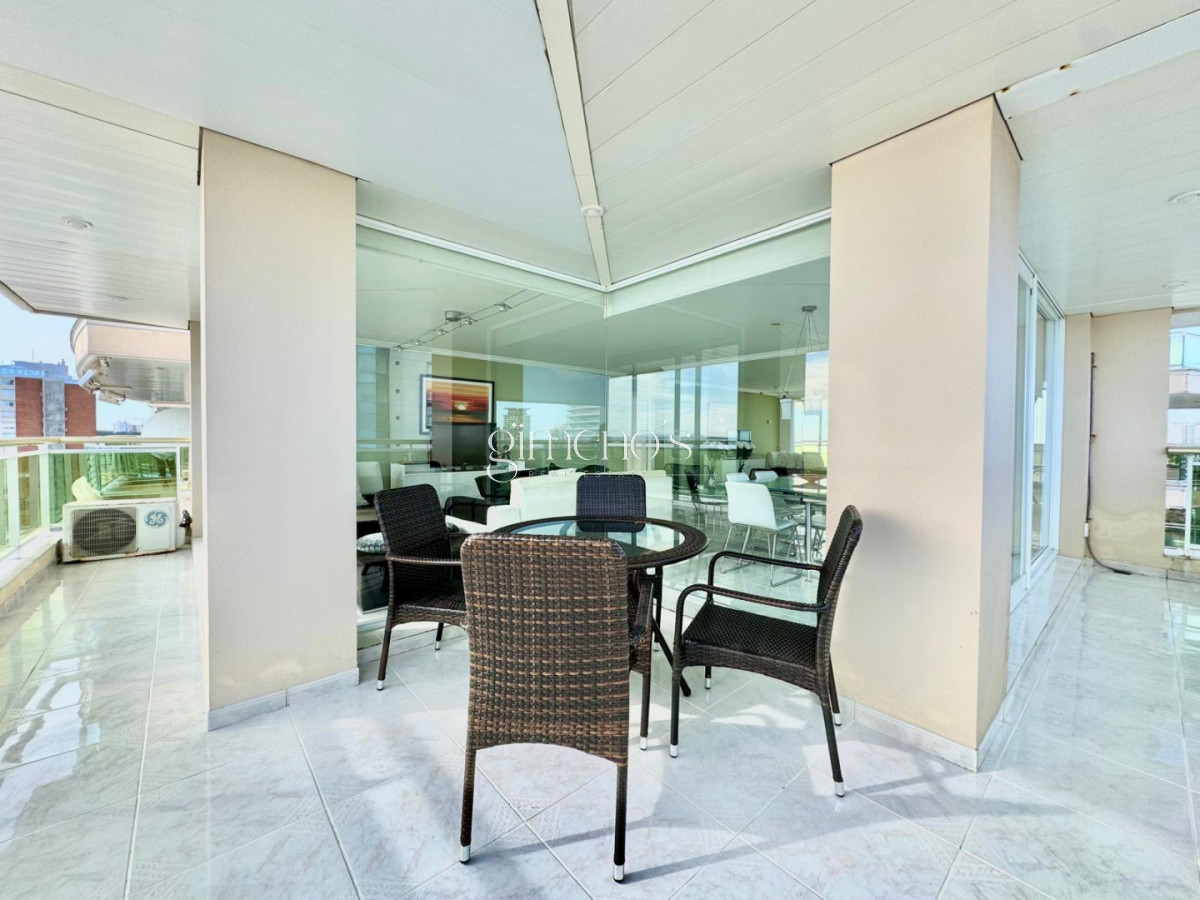 Apartamento ID.1306 - Apartamento en alquiler temporal y anual en playa Mansa Punta del Este.