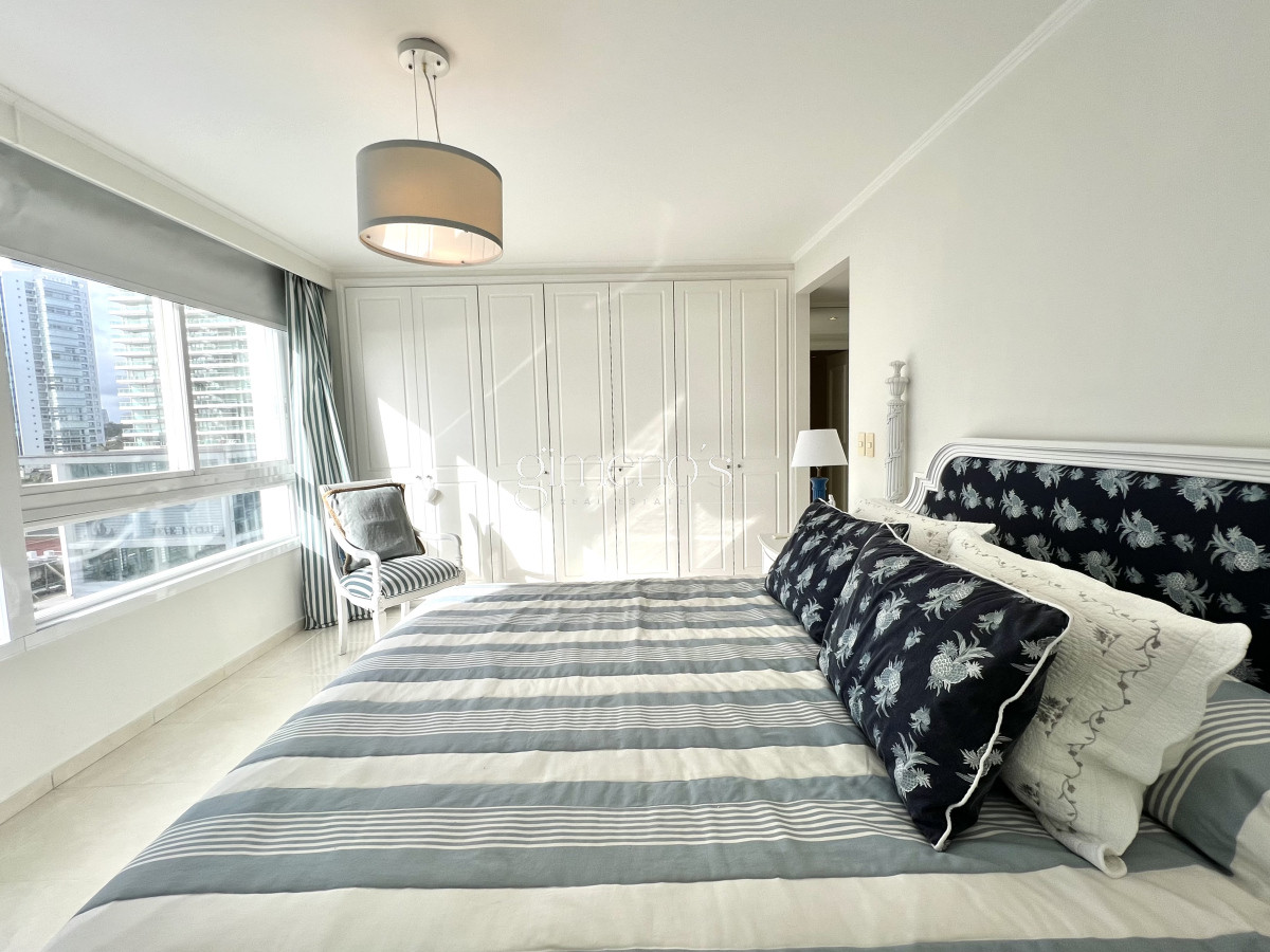 Apartamento ID.351 - Apartamento en Venta primera linea Playa Mansa, Punta del Este