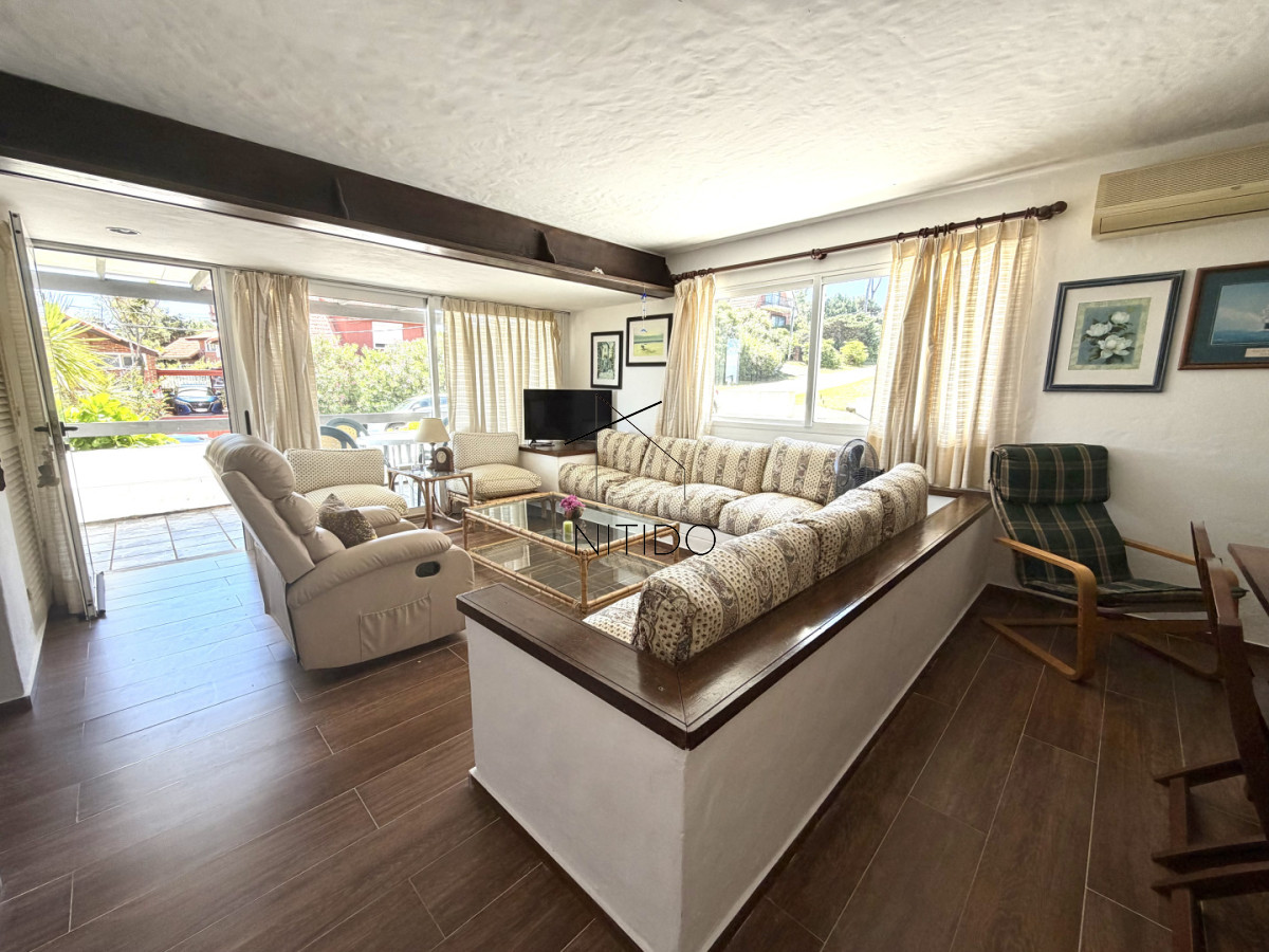 Apartamento ID.383 - Apartamento en venta primera linea de playa Mansa, Punta del Este