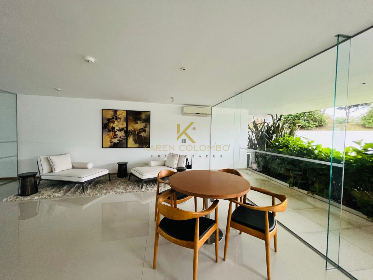 Apartamento ID.21095366 - Apartamento primer línea al mar parada 30 Playa Brava, Punta del Este