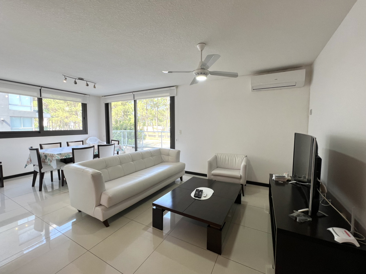 Apartamento en venta y alquiler de 3 Dormitorios Punta del Este 