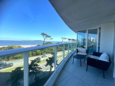 Apartamento premium en alquiler anual.
