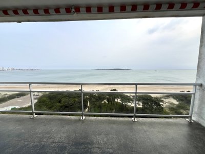 Espectacular apartamento en venta playa Mansa. Primera linea.