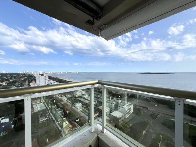 Apartamento en venta primera linea de playa Mansa, Punta del Este