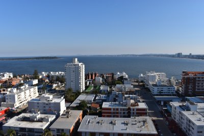 PENT HOUSE PENINSULA