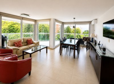 Apartamento Codigo #Alquiler anual Sea&Forest -3 dormitorios en suite- Playa Mansa