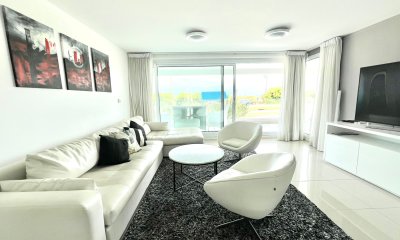 Apartamento en venta primera linea playa Mansa Punta del Este