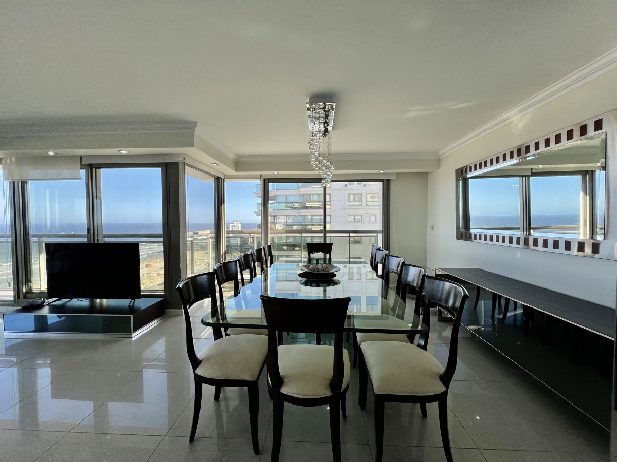 APARTAMENTO EN VENTA PRIMERA LINEA DE PLAYA BRAVA