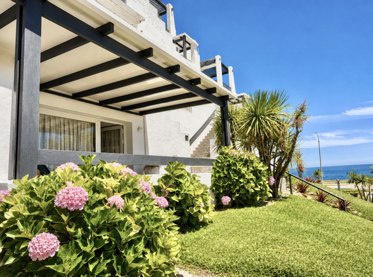 Apartamento en Venta -2 dormitorios y medio -Primera linea Pinares Playa Mansa