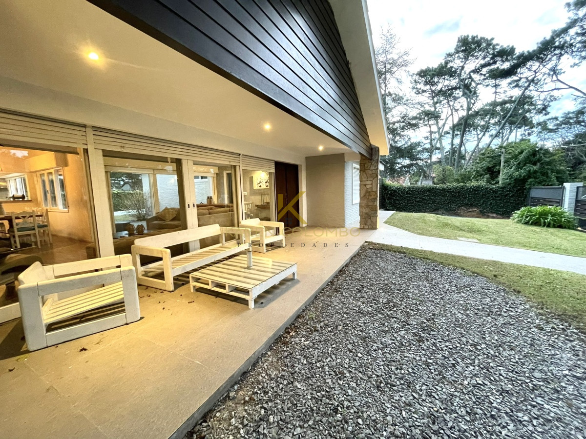 Casa ID.21094797 - Hermosa casa en alquiler temporal playa Mansa, Punta del Este.