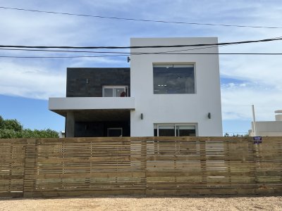 CASA EN VENTA BALNEARIO BUENOS AIRES