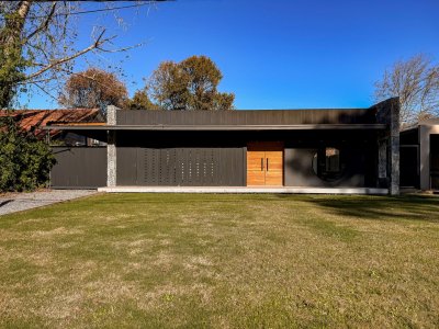 CASA  A ESTRENAR EN VENTA, BARRIO GOLF