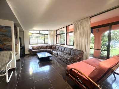 Casa en venta y alquiler temporal en playa Mansa, Punta del Este