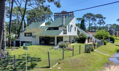 CASA EN VENTA PLAYA MANSA