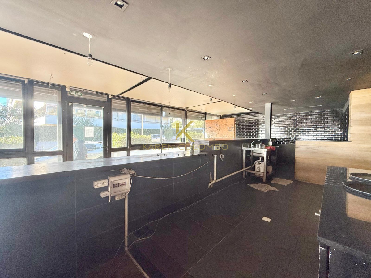 Local Comercial ID.21096210 - Local comercial en alquiler anual.