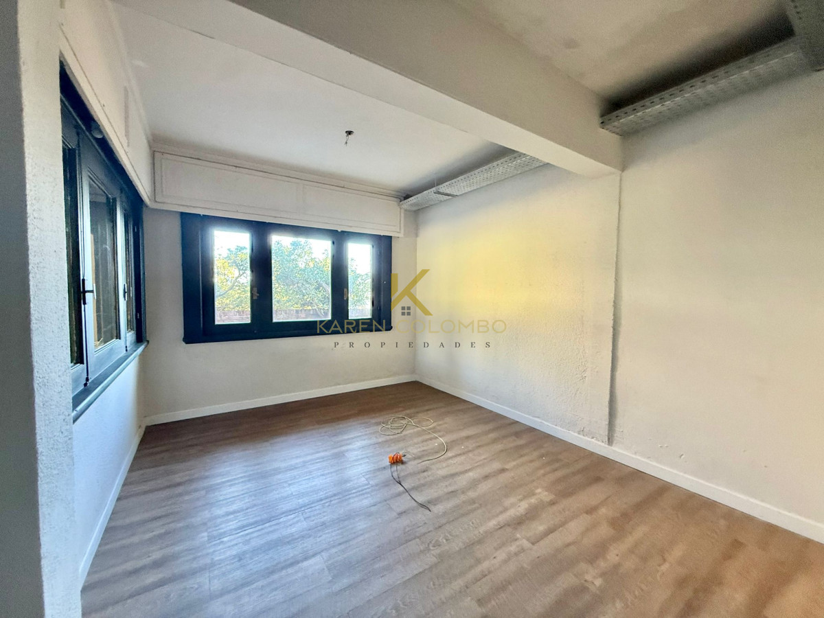 Local Comercial ID.21096211 - Casona apta local comercial u oficinas, primera línea.