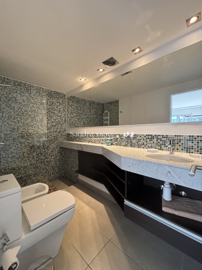 Apartamento ID.2356 - Apartamento piso 7 en playa brava parada 6 