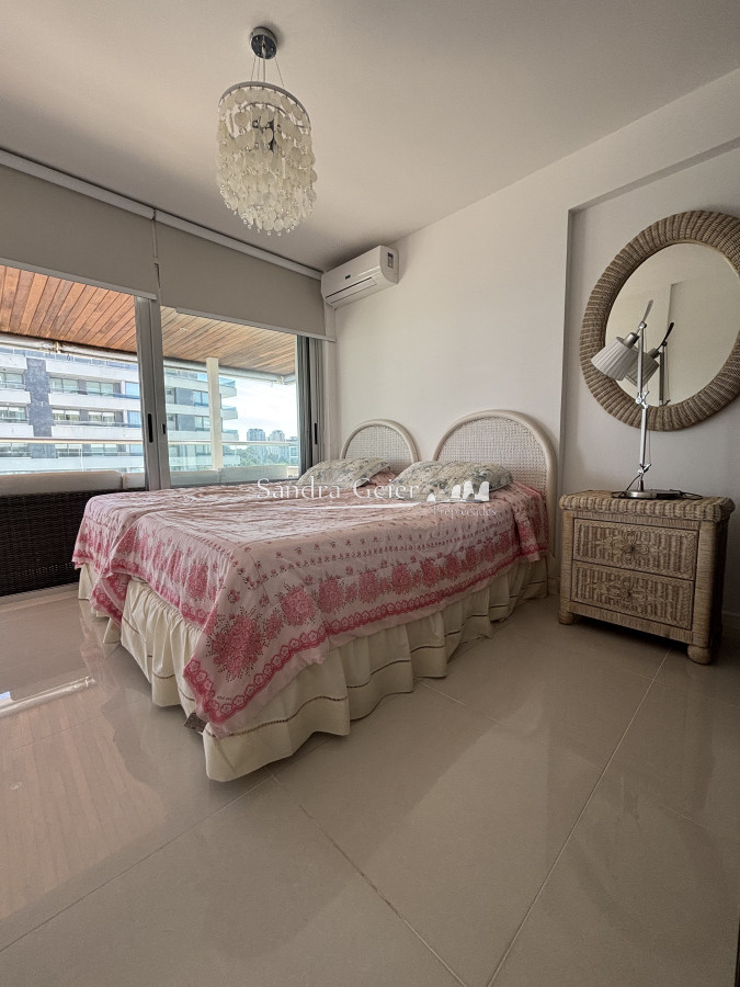Apartamento ID.2356 - Apartamento piso 7 en playa brava parada 6 