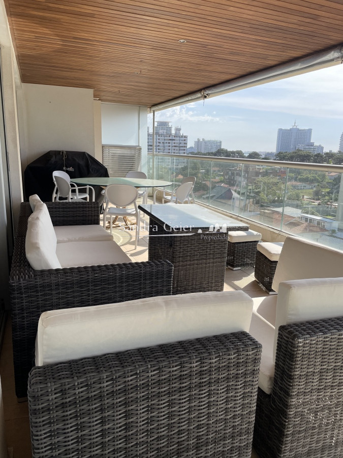 Apartamento ID.2356 - Apartamento piso 7 en playa brava parada 6 