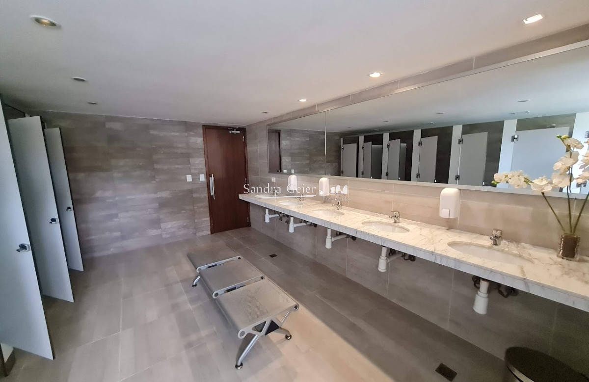 Apartamento ID.2356 - Apartamento piso 7 en playa brava parada 6 