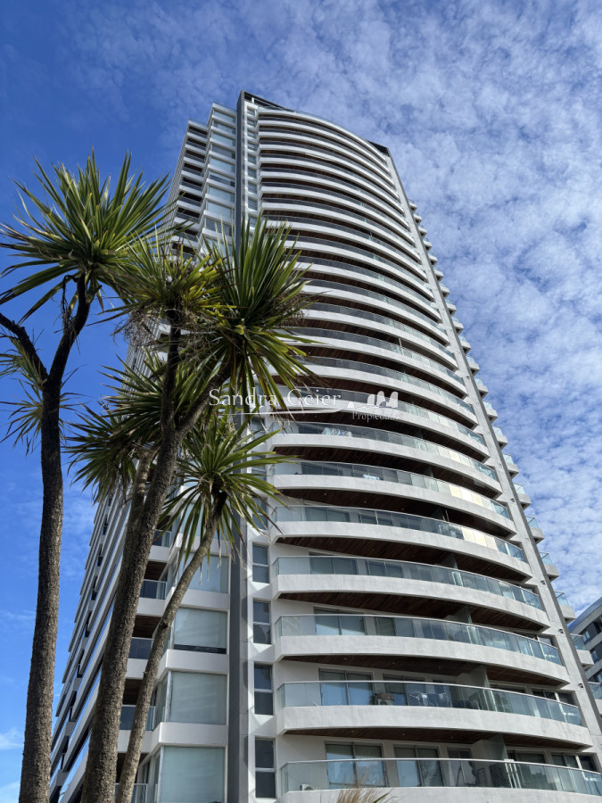 Apartamento ID.2356 - Apartamento piso 7 en playa brava parada 6 