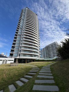 Apartamento ID.2356 - Apartamento piso 7 en playa brava parada 6 