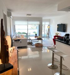 Se Vende Apartamento de 2 Dormitorios en Playa Brava. Con excelente tipologia.