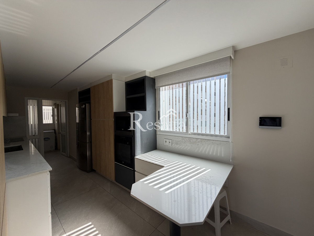 Apartamento ID.154/VENTA-APARTAMENTO-RAMBLA-3-DORMITORIOS-PRIMERA-LINEA - VENTA APARTAMENTO RAMBLA 3 DORMITORIOS PRIMERA LINEA