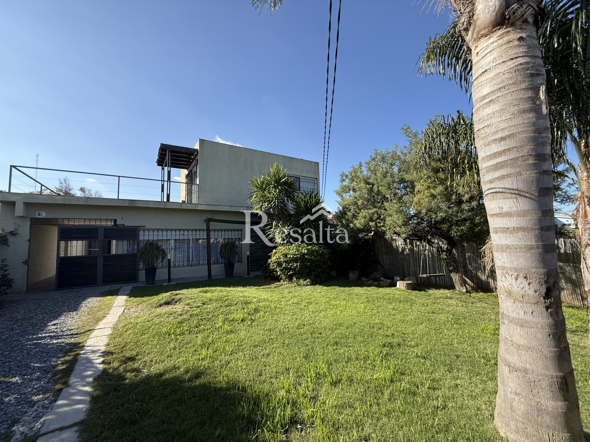 Casa ID.44/VENTA-CASA-CON-PISCINA-3-DORMITORIOS-LOMAS-DE-SOLYMAR- - VENTA CASA CON PISCINA 3 DORMITORIOS LOMAS DE SOLYMAR 