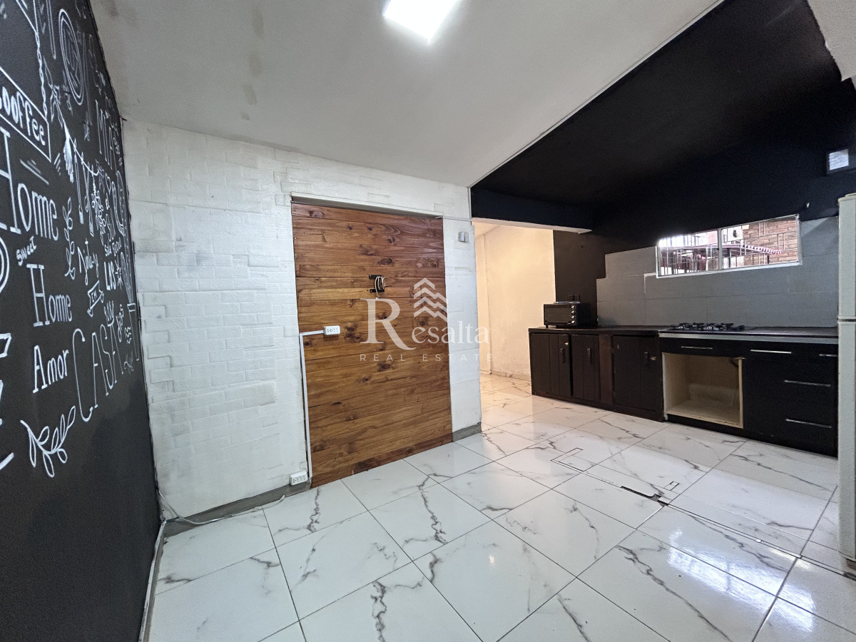 Casa ID.44/VENTA-CASA-CON-PISCINA-LOMAS-DE-SOLYMAR- - VENTA CASA CON PISCINA LOMAS DE SOLYMAR 