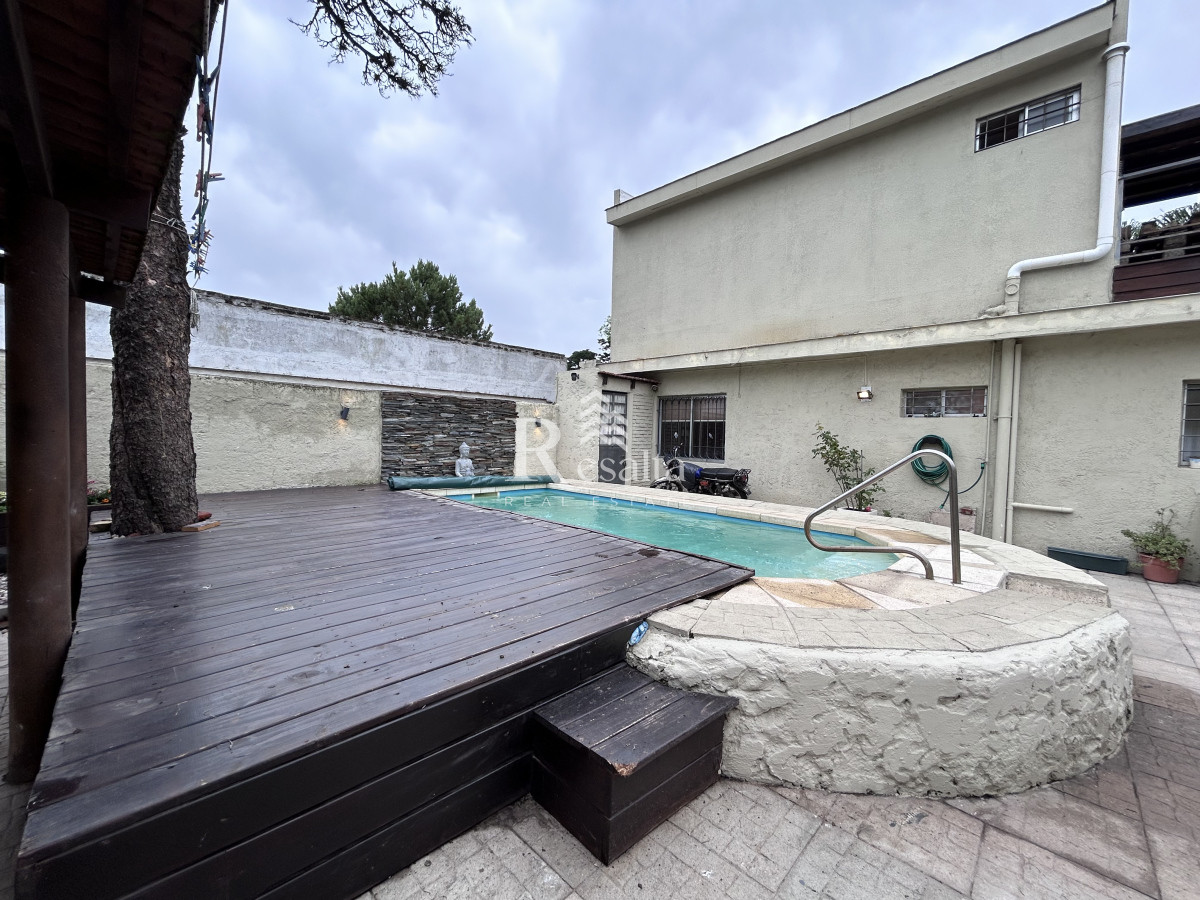 Casa ID.44/VENTA-CASA-CON-PISCINA-LOMAS-DE-SOLYMAR- - VENTA CASA CON PISCINA LOMAS DE SOLYMAR 