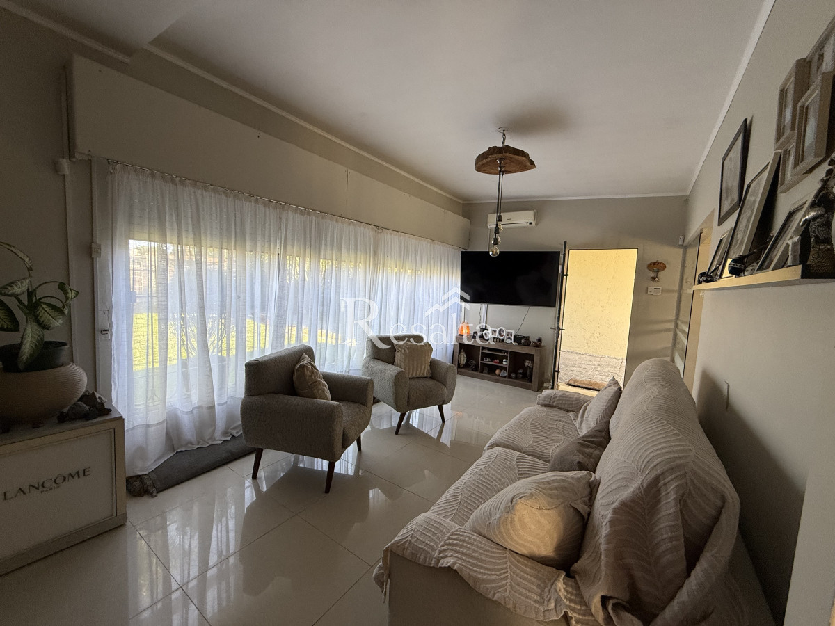 Casa ID.44/VENTA-CASA-CON-PISCINA-3-DORMITORIOS-LOMAS-DE-SOLYMAR- - VENTA CASA CON PISCINA 3 DORMITORIOS LOMAS DE SOLYMAR 