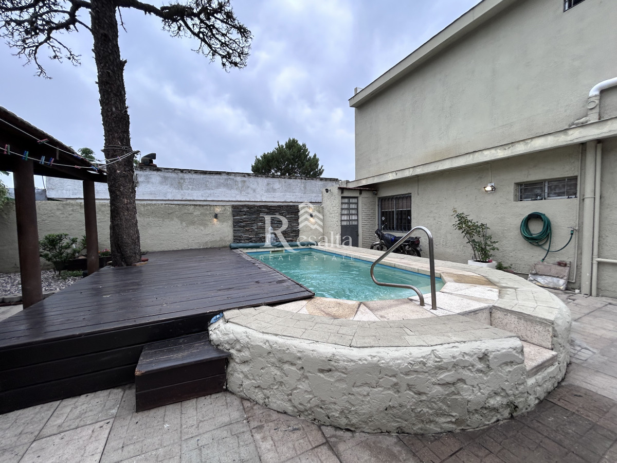 Casa ID.44/VENTA-CASA-CON-PISCINA-LOMAS-DE-SOLYMAR- - VENTA CASA CON PISCINA LOMAS DE SOLYMAR 