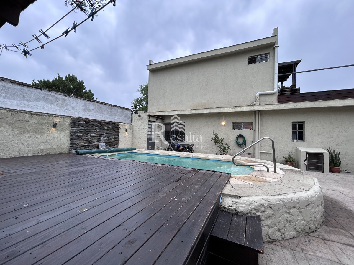 Casa ID.44/VENTA-CASA-CON-PISCINA-LOMAS-DE-SOLYMAR- - VENTA CASA CON PISCINA LOMAS DE SOLYMAR 