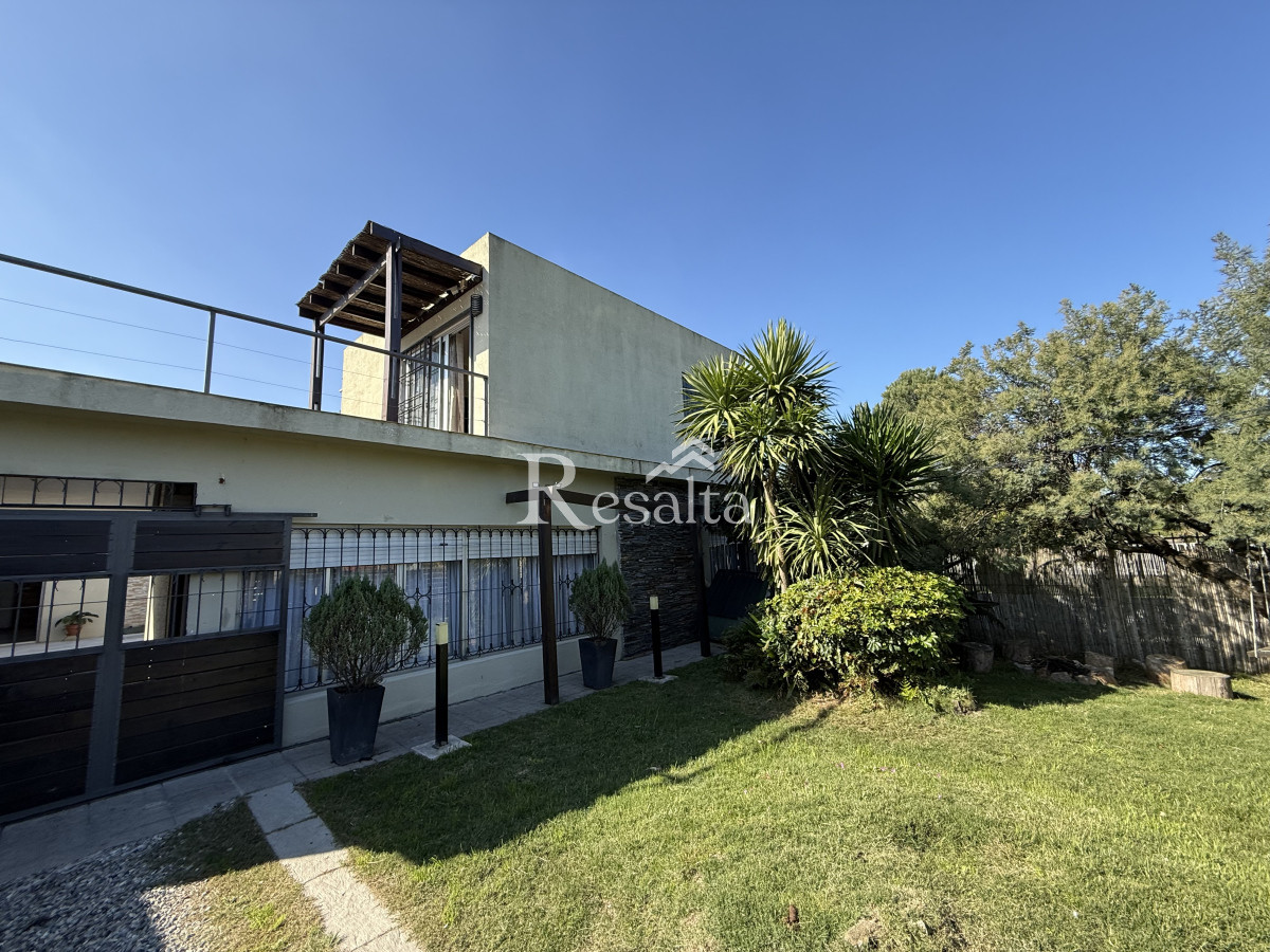 Casa ID.44/VENTA-CASA-CON-PISCINA-3-DORMITORIOS-LOMAS-DE-SOLYMAR- - VENTA CASA CON PISCINA 3 DORMITORIOS LOMAS DE SOLYMAR 
